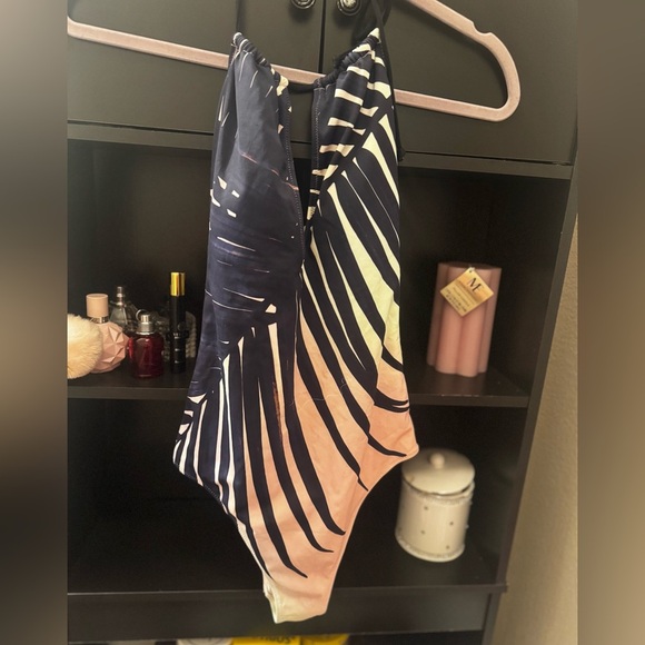 NWT VICTORIA'S SECRET PINK SMALL TROPICAL FLORAL PALM KEYHOLE ONE PIECE SWIMSUIT - Picture 11 of 11